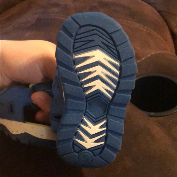 Sandals - Picture 2 of 3